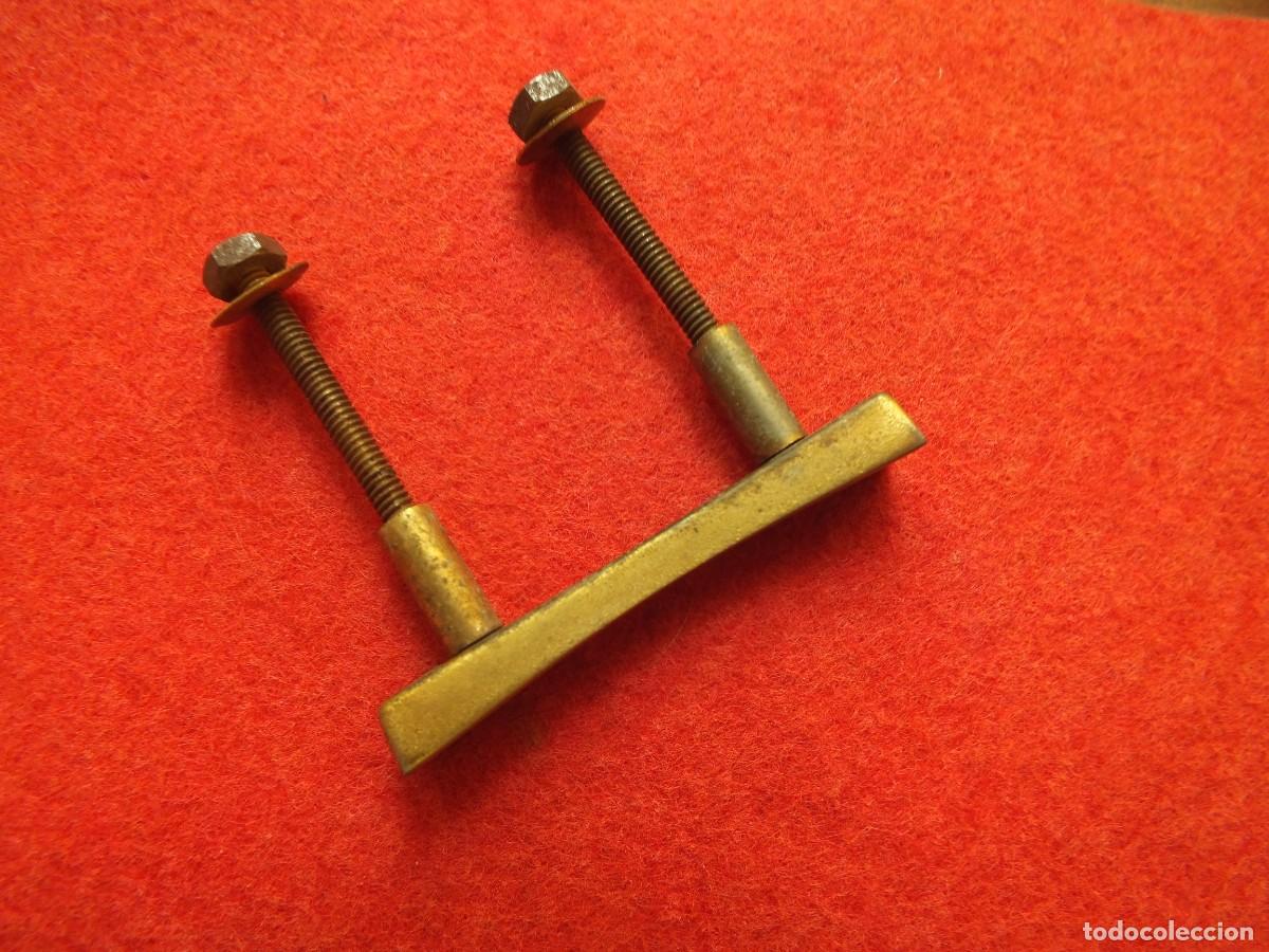 Antig&uuml;edades: PEQUE&Ntilde;O TIRADOR DE BRONCE