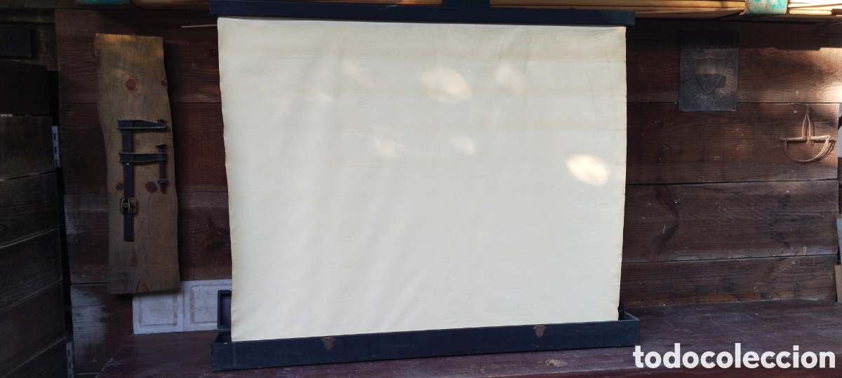 Antiques: Antigua pantalla de proyecci&oacute;n TRILUX.