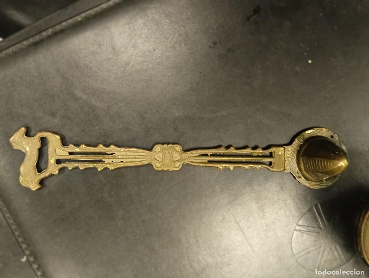 Antig&uuml;edades: ANTIGUO APAGAVELAS EN BRONCE - CON FIGURA DE CABALLO