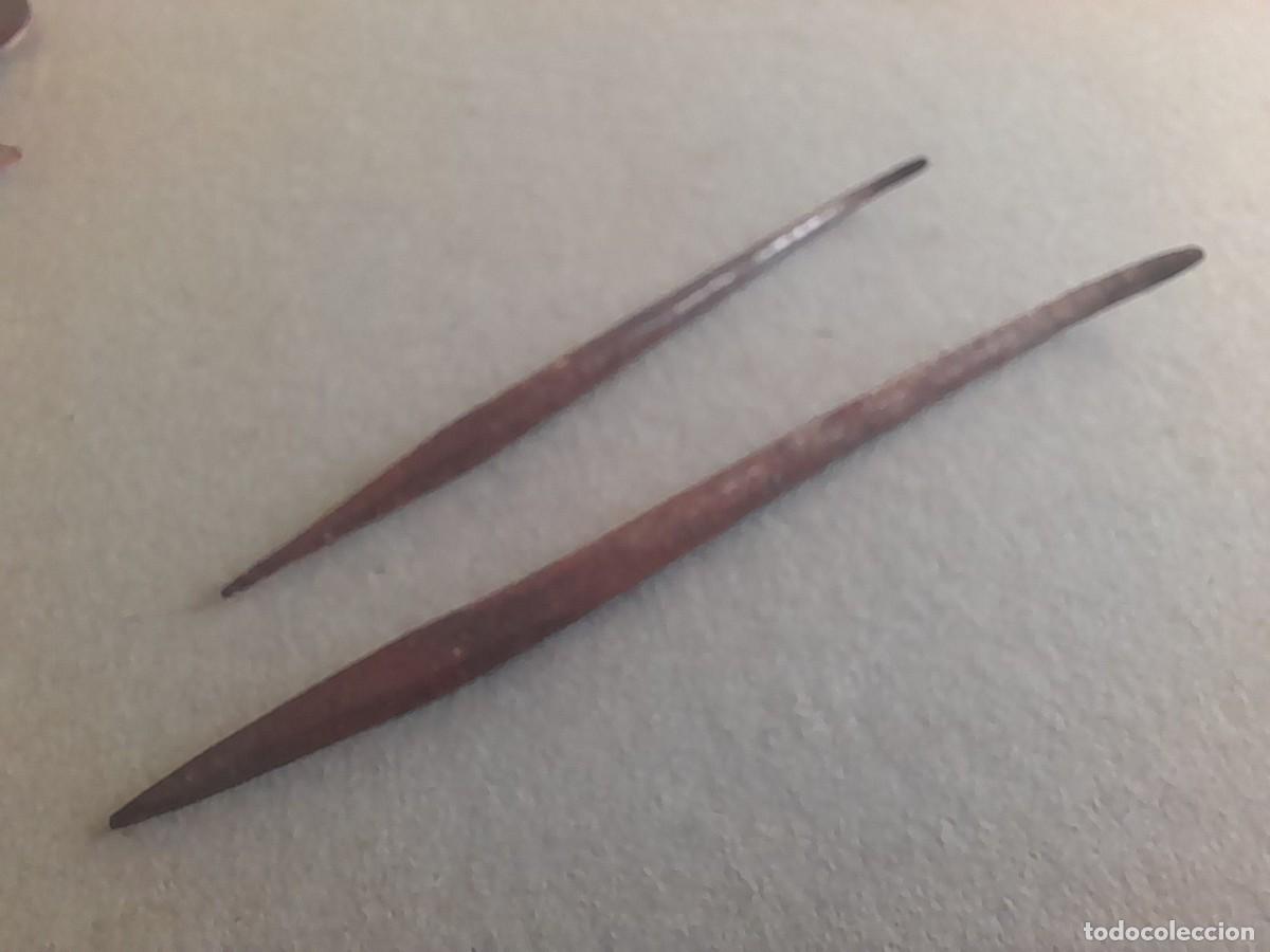 Antig&uuml;edades: 2 punzones /leznas curvadas, 7,5 y 9,5cm aprox, con oxido