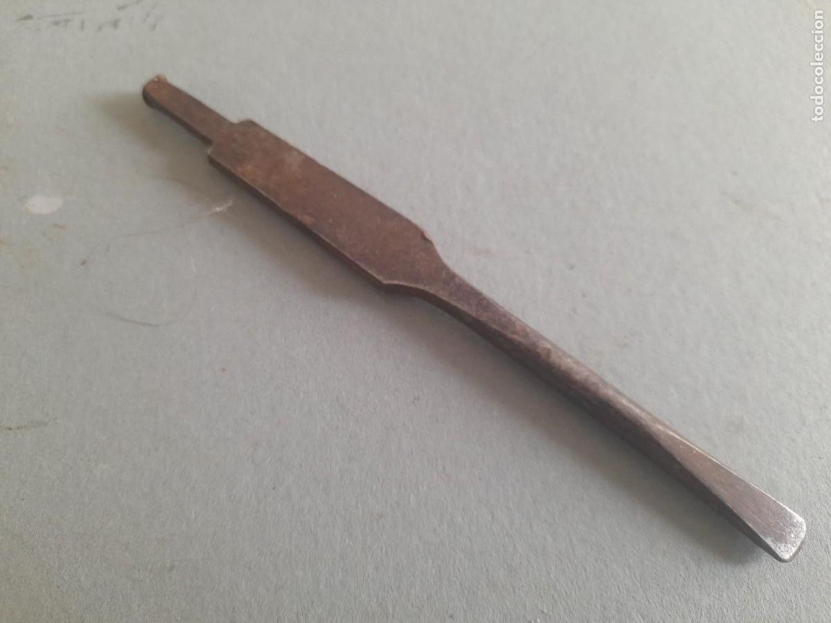 Antig&uuml;edades: cabeza de destornillador, acero 15cm aprox, boca 8mm aprox