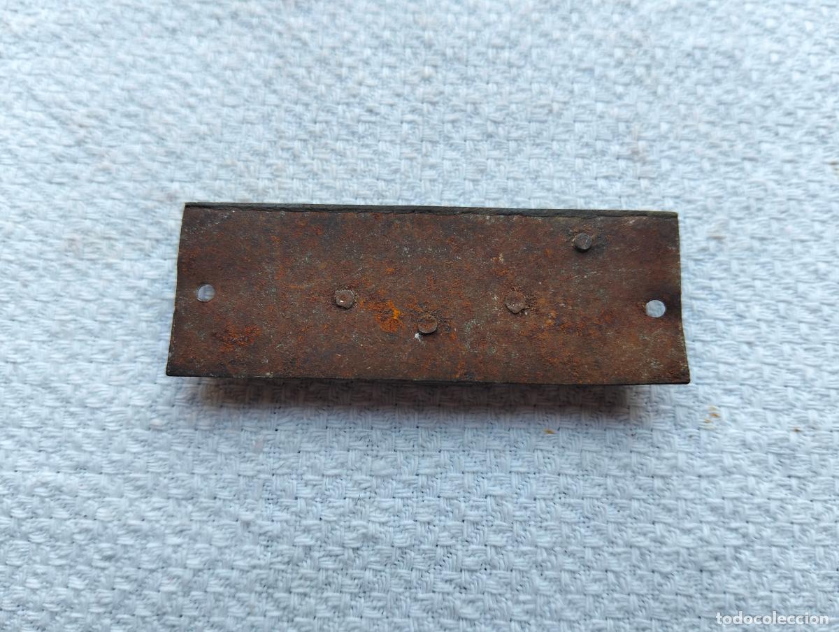 Antig&uuml;edades: Cerradura de hierro metal antigua peque&ntilde;a para caja caj&oacute;n o mueble sin llave