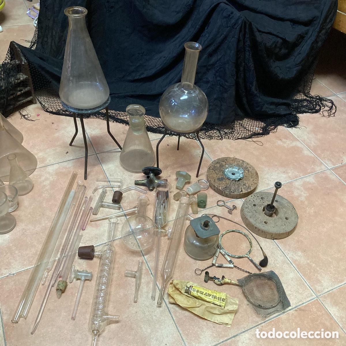 Antiques: Lote de Instrumentos de Farmacia - Cristal - Decantador - Probetas - Qu&iacute;mica - Farmacia