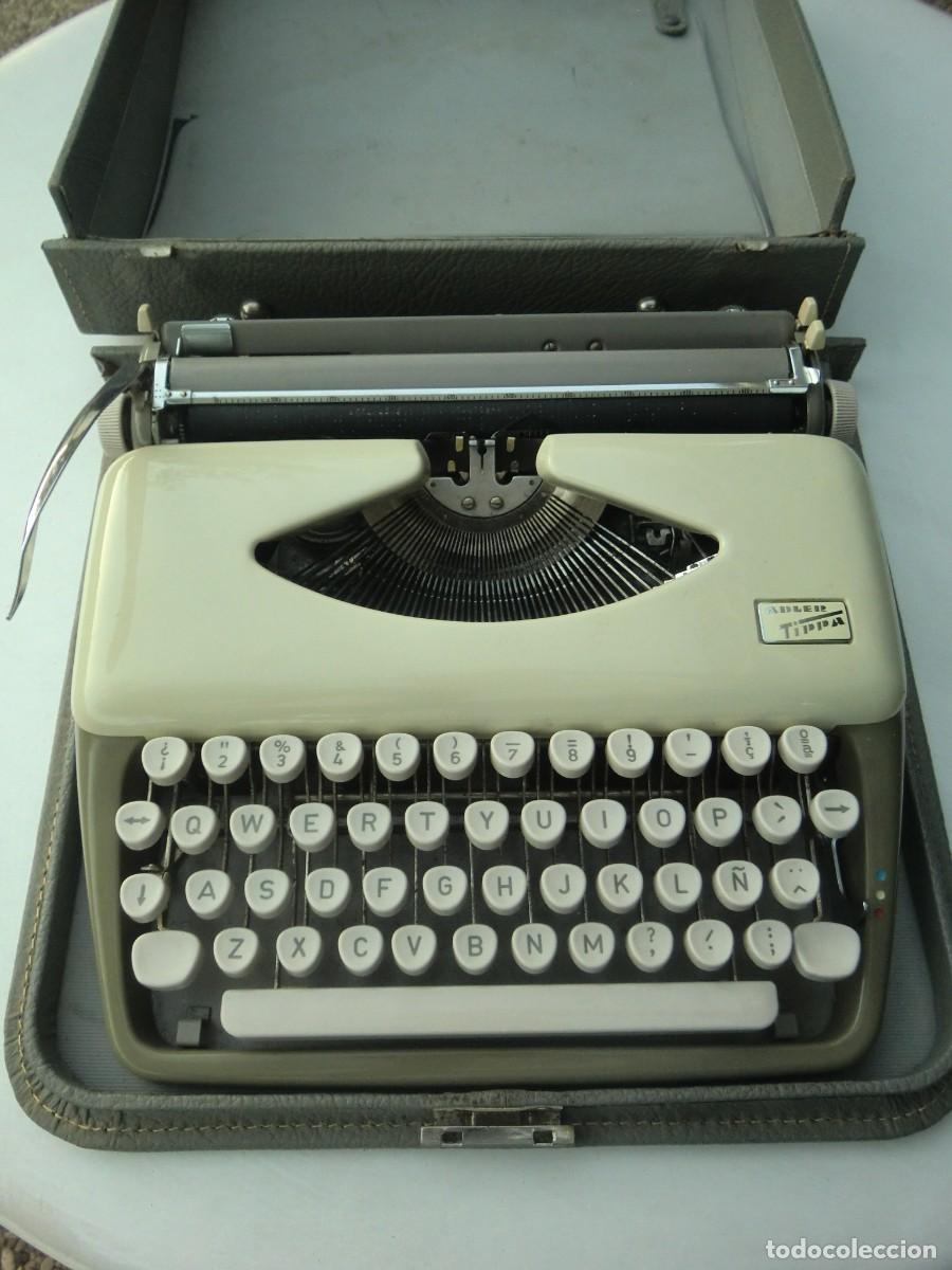 Antig&uuml;edades: M&aacute;quina de escribir antigua ADLER TIPPA con malet&iacute;n