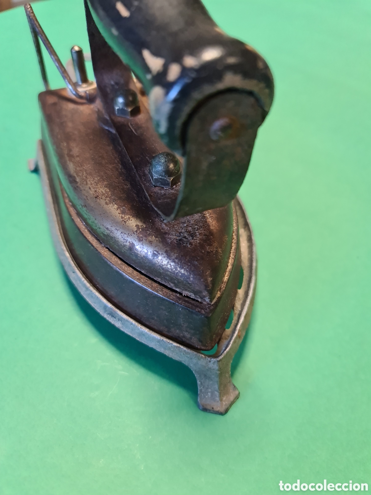 Antig&uuml;edades: Antigua plancha electrica con base. - Foto 10