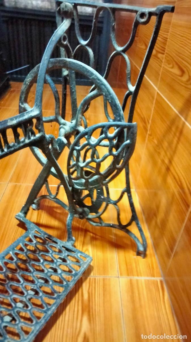 Antig&uuml;edades: PIE DE MAQUINA DE COSER ROHLER - Foto 2