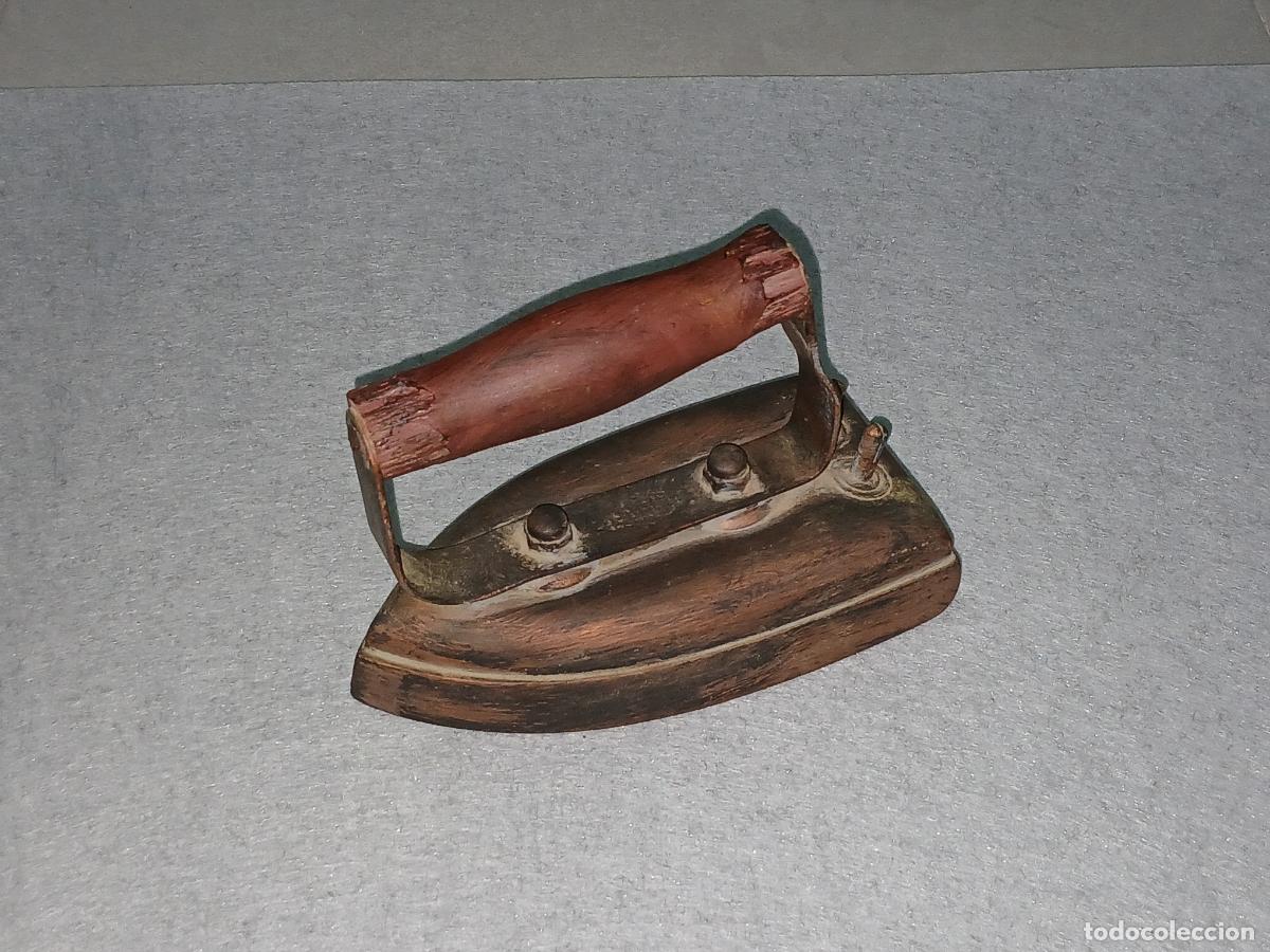 Antig&uuml;edades: Vintage. Plancha antigua met&aacute;lica (hierro), 15 cm de largo