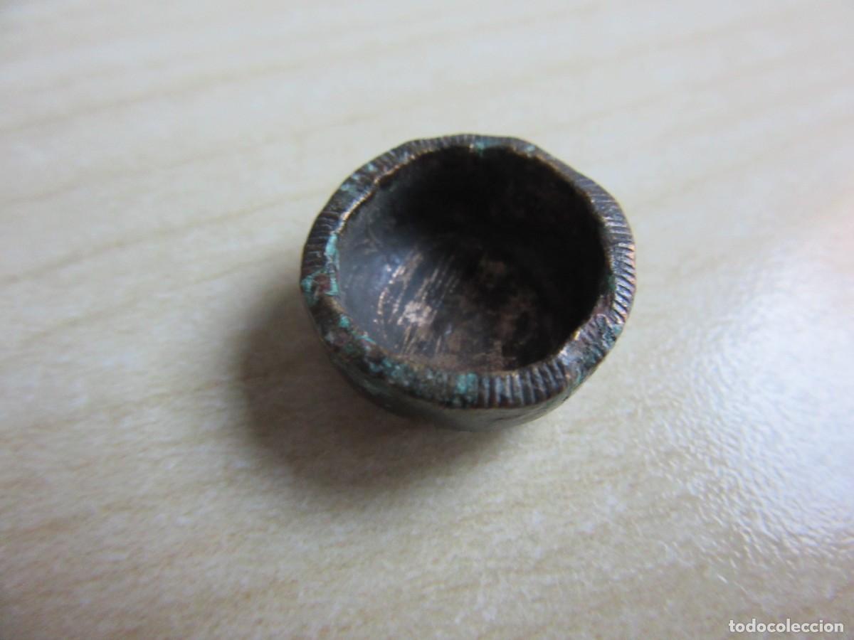 Antig&uuml;edades: Ponderal anidado Di&aacute;metro externo 1,7cm Peso 5,2 gr Posible S XVIII