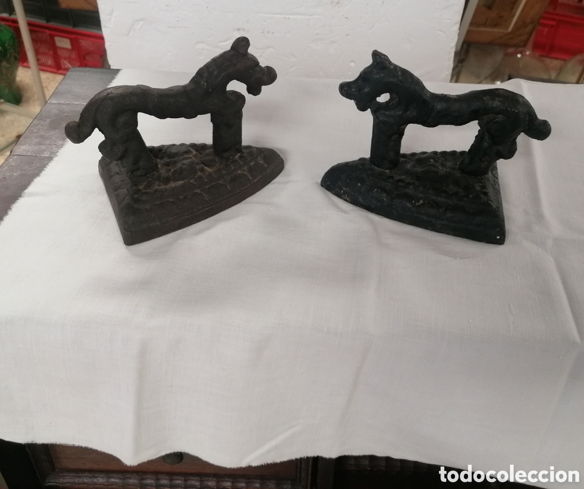 Antig&uuml;edades: 2 planchas zoomorfas