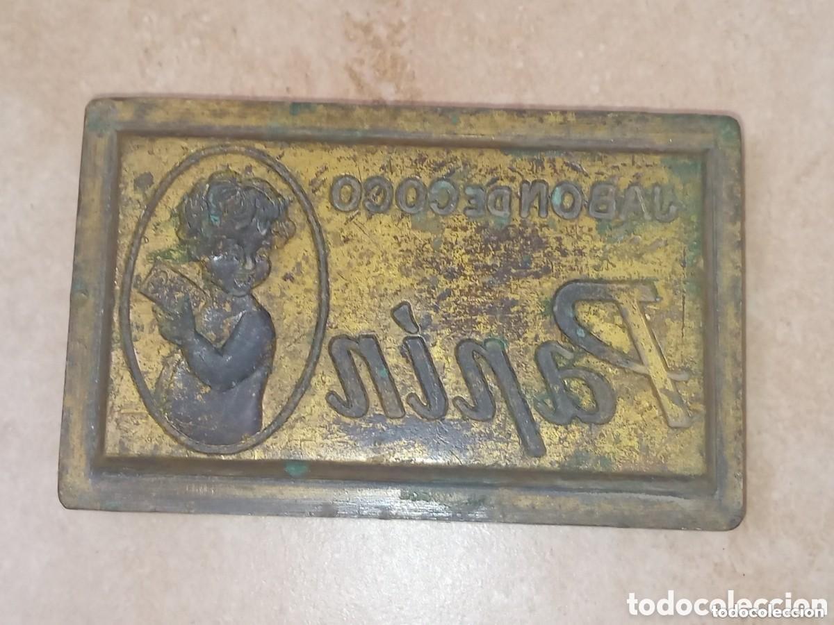 Antig&uuml;edades: Antigua plancha de bronce/hierro para marcar el jab&oacute;n JAB&Oacute;N DE COCO PAPIN (Castellon)