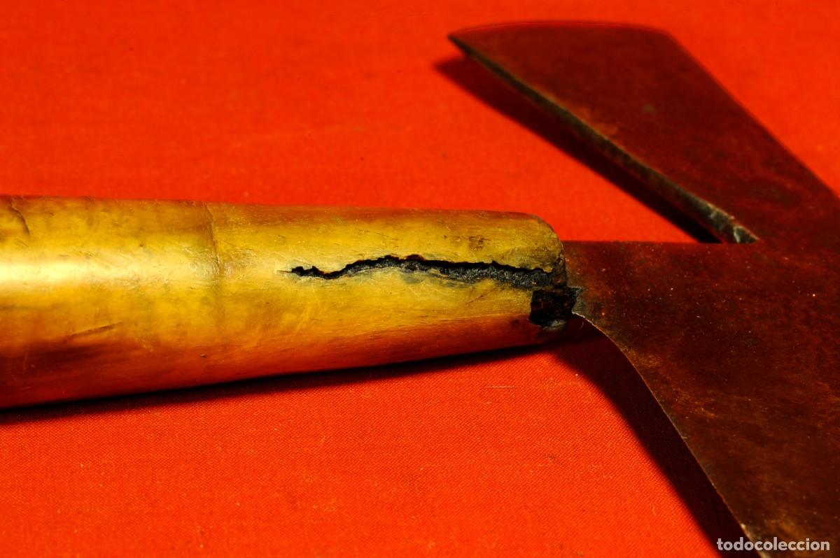 Antig&uuml;edades: Antigua herramienta tipo pod&oacute;n con cuerno en parte del mango - Foto 7