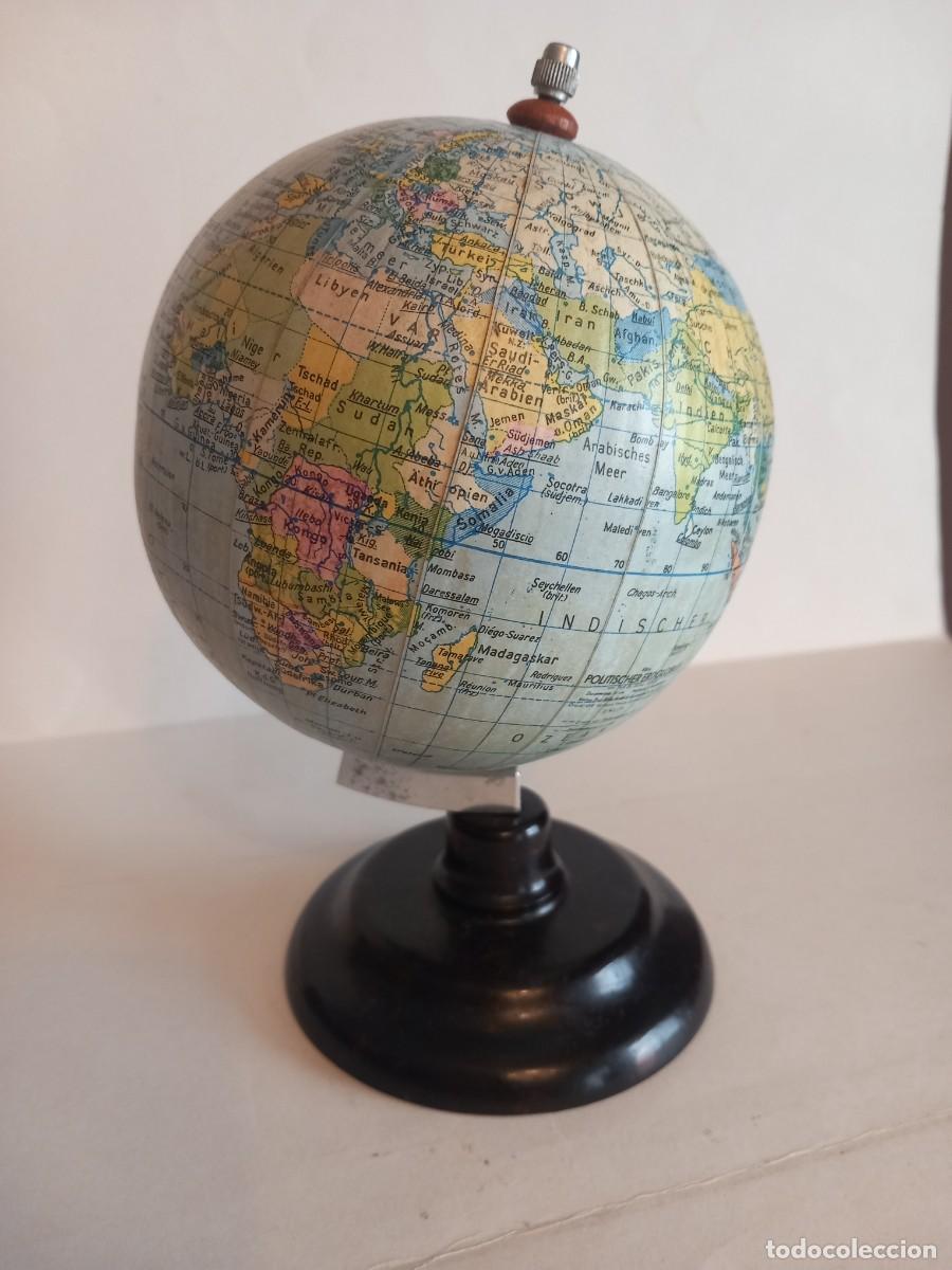 Antig&uuml;edades: Globo terr&aacute;queo,( terrestre), bola del mundo de peque&ntilde;o formato R&auml;ths de 1964
