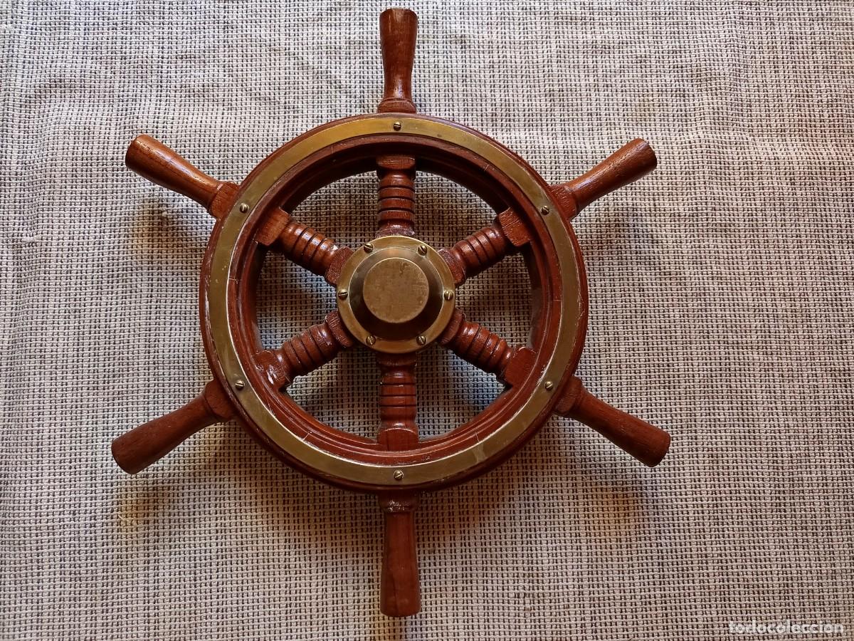 Antig&uuml;edades: Tim&oacute;n de barco, madera maciza y bronce.