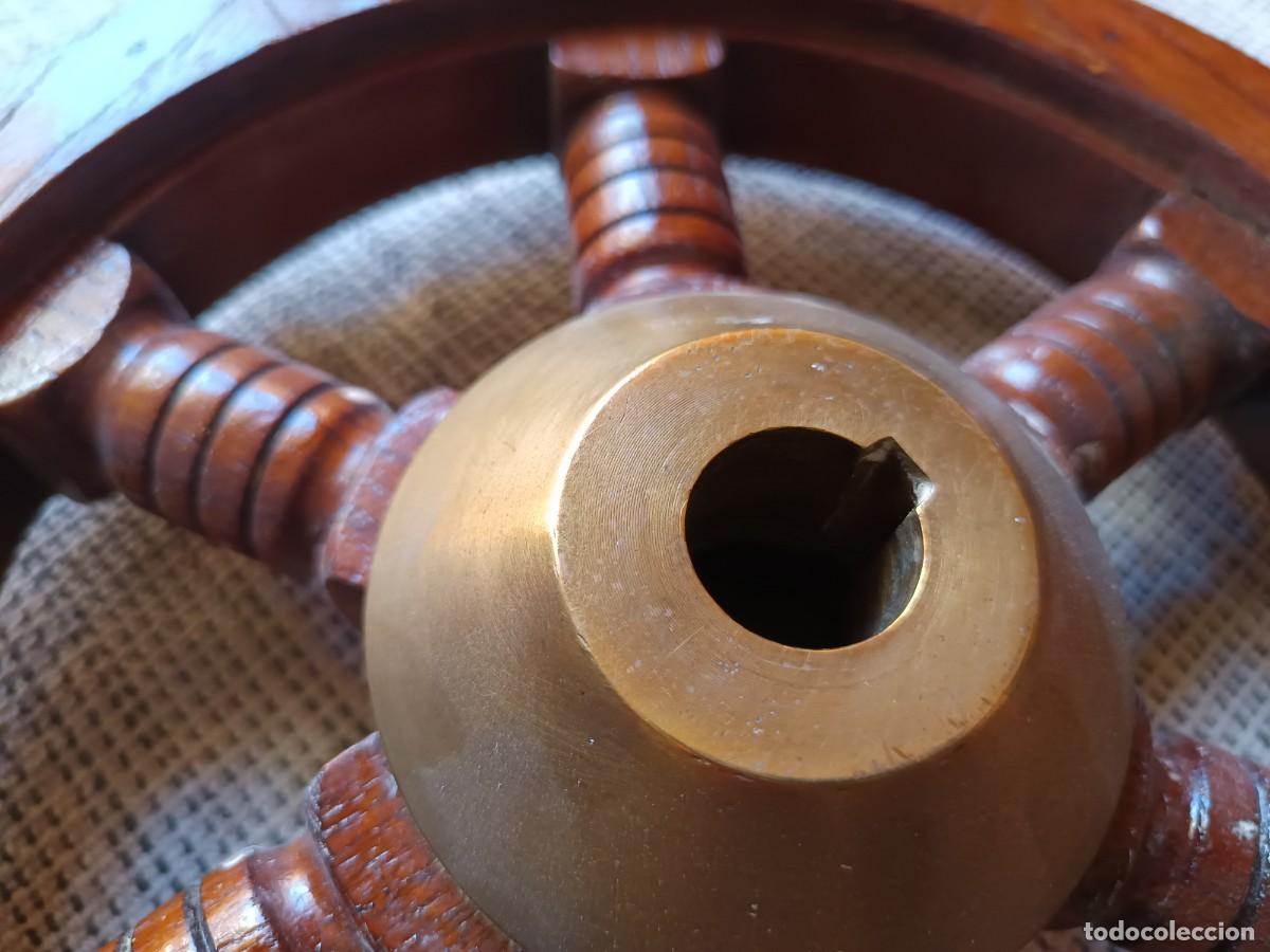 Antig&uuml;edades: Tim&oacute;n de barco, madera maciza y bronce. - Foto 4