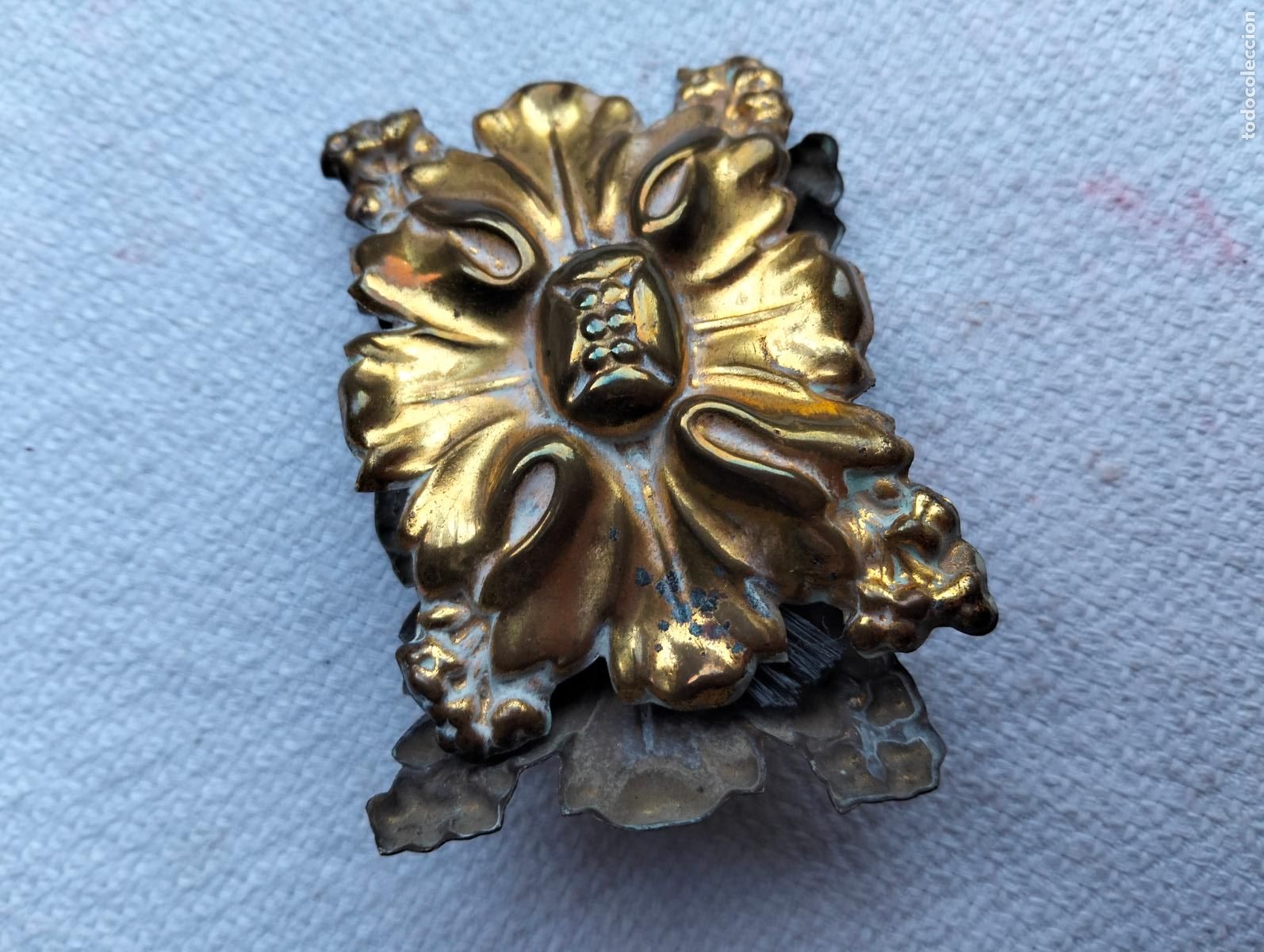Antig&uuml;edades: Pareja de piezas de lat&oacute;n dorado flor cuadrada para restauraci&oacute;n de muebles o embellecedor antiguas