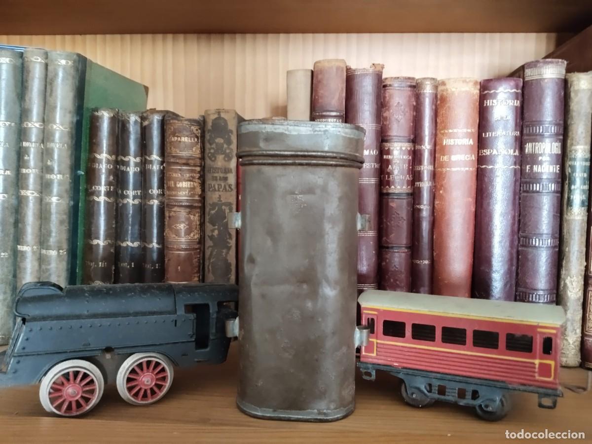 Antig&uuml;edades: Antigua caja contenedora de explosivos o petardos ferroviarios de RENFE. Vac&iacute;a
