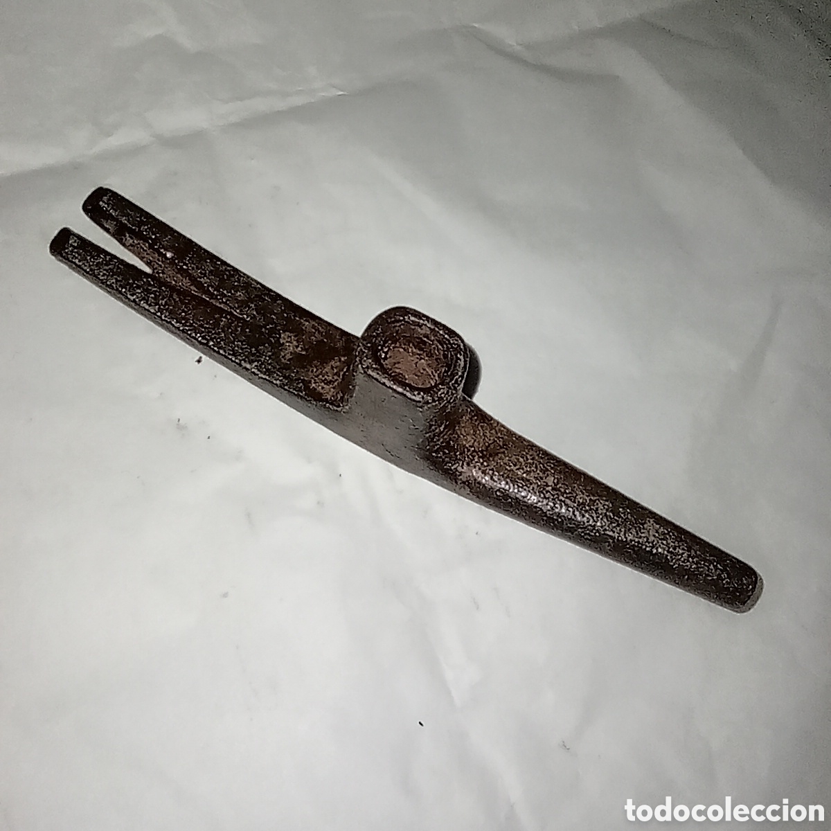 Antig&uuml;edades: Martillo muy antiguo de tapicero, coleccion