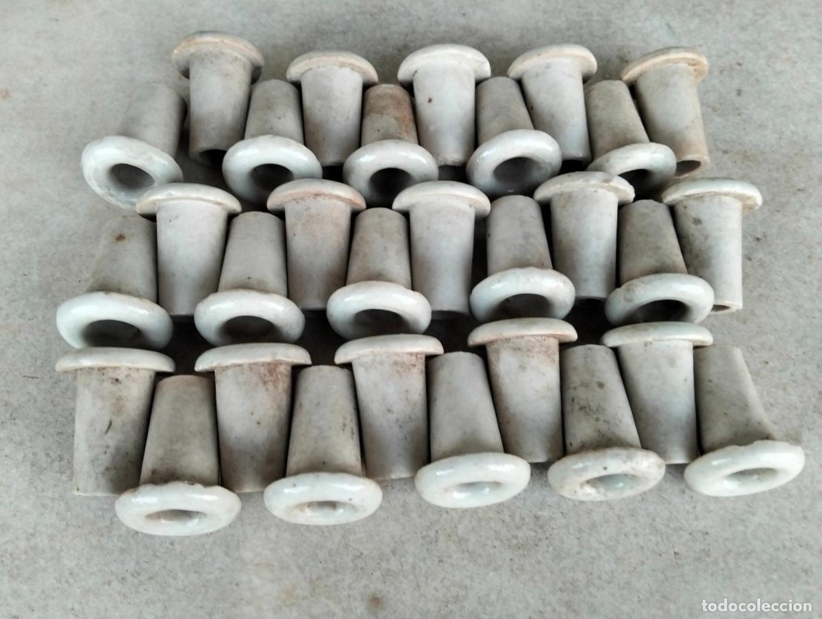 Antiguidades: Aislador pasa cables a cuadro agujeros material el&eacute;ctrico antiguo porcelana blanca 30 un. a&ntilde;os 20-30