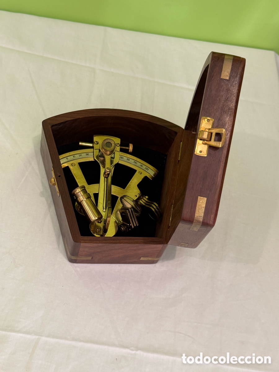 Antig&uuml;edades: Sextante n&aacute;utico de lat&oacute;n con caja de madera &ndash; instrumento de navegaci&oacute;n mar&iacute;tima