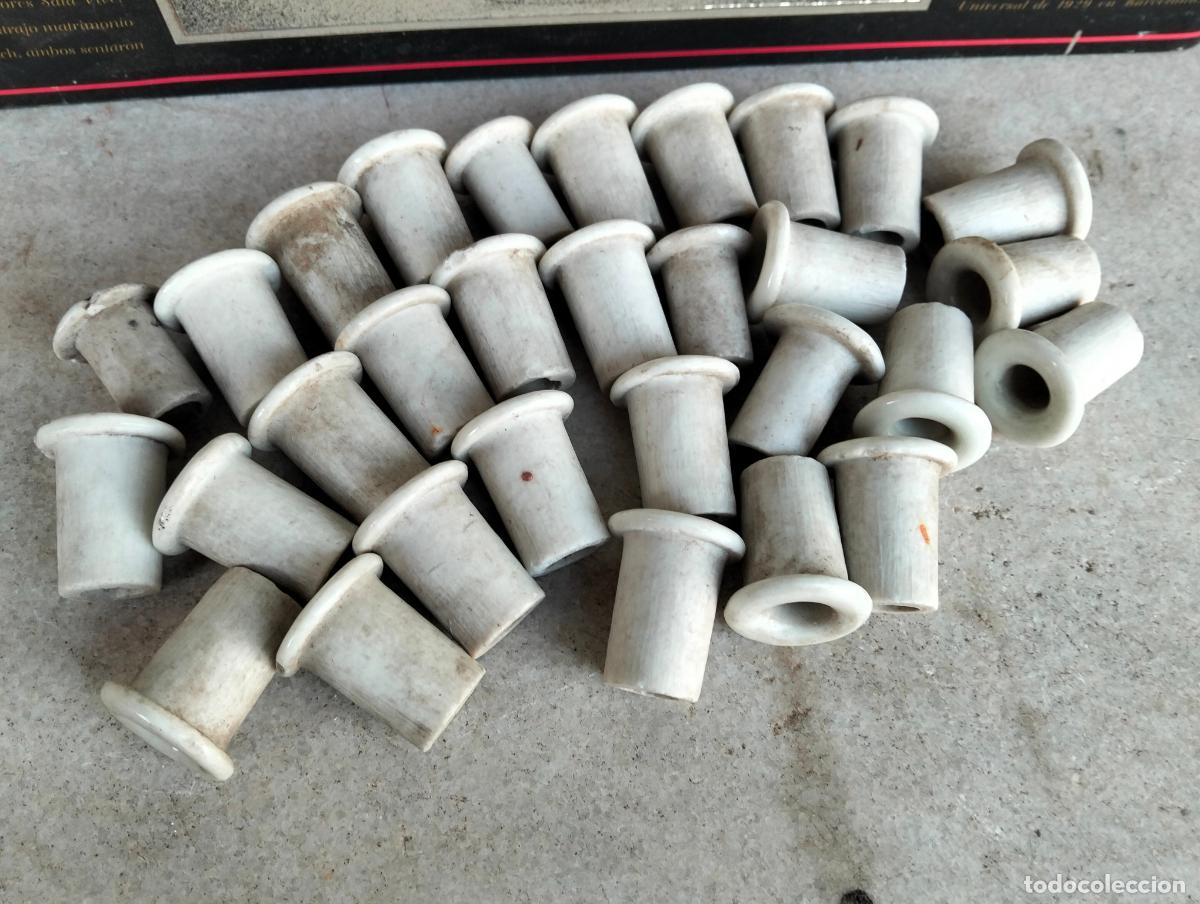 Antig&uuml;edades: Aislador pasa cables a cuadro agujeros material el&eacute;ctrico antiguo porcelana blanca 30 un. a&ntilde;os 20-30