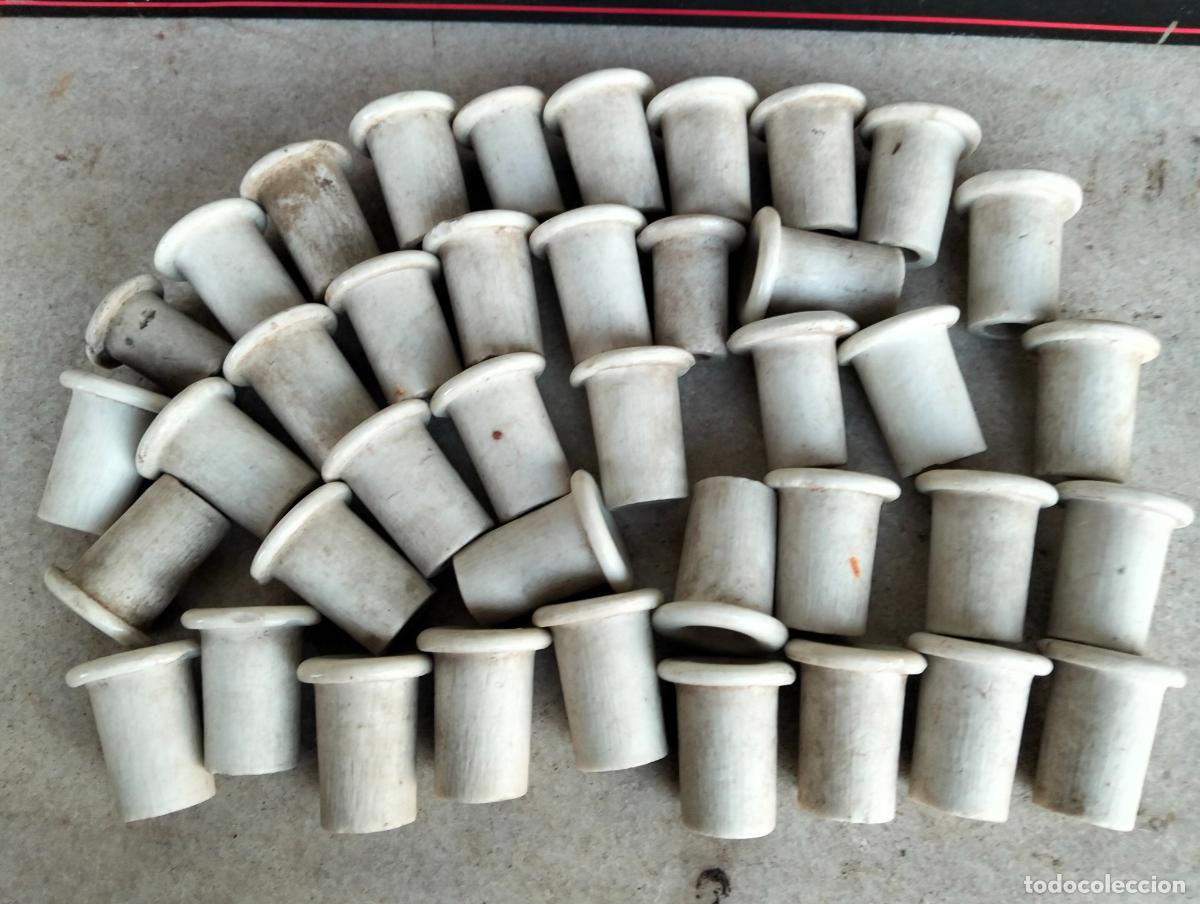 Antig&uuml;edades: Aislador pasa cables a cuadro agujeros material el&eacute;ctrico antiguo porcelana blanca 40 un. a&ntilde;os 20-30