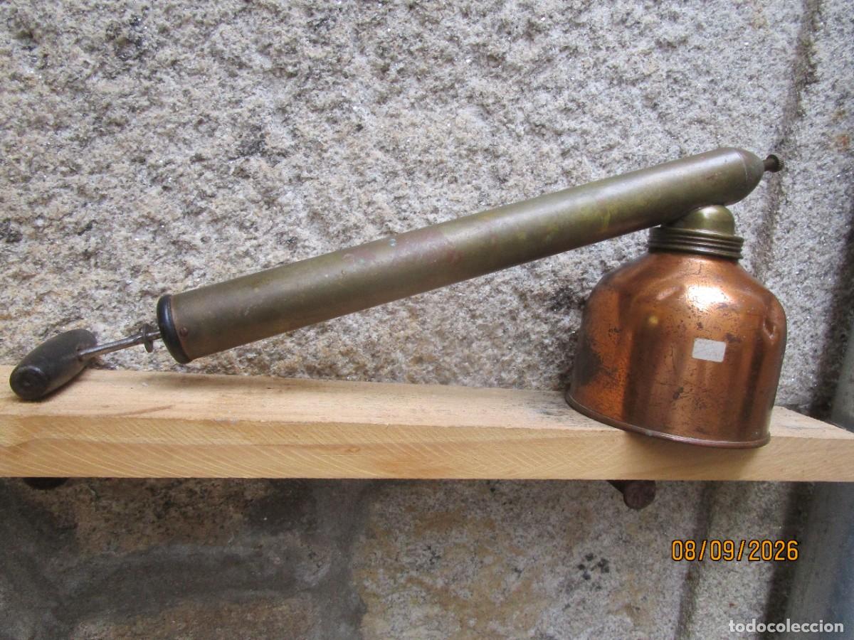 Antig&uuml;edades: SPRAY FUMIGADOR DE MANO USA MARCA &rdquo; BLIZARD &rdquo; COBRE Y METAL, BRAZO 46CM, TANQUE 12X13CM, EMBOLO ACTI