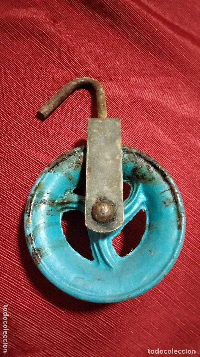 Antig&uuml;edades: POLEA DE HIERRO PARA USO O DECORACION