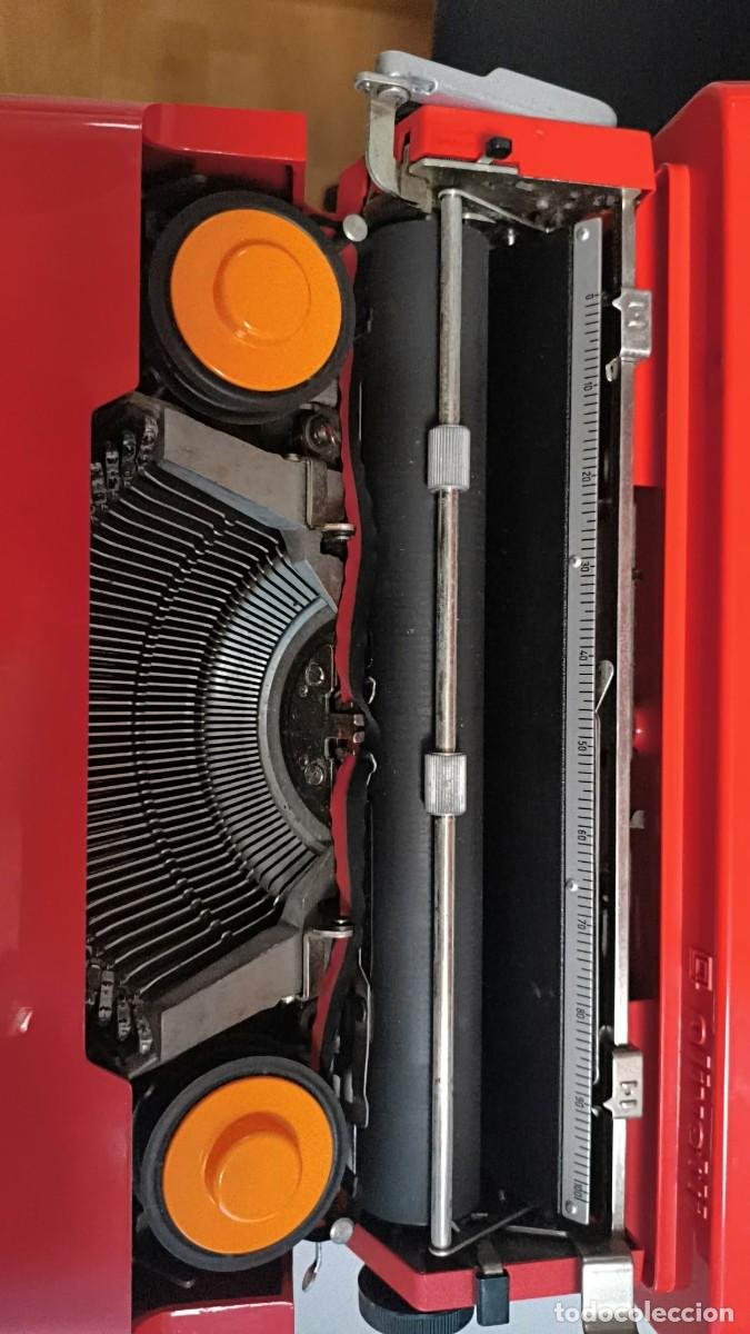 Antiquit&auml;ten: M&aacute;quina de Escribir Italiana Olivetti Valentine de 1969. Bien Conservada y en Perfecto Funciona