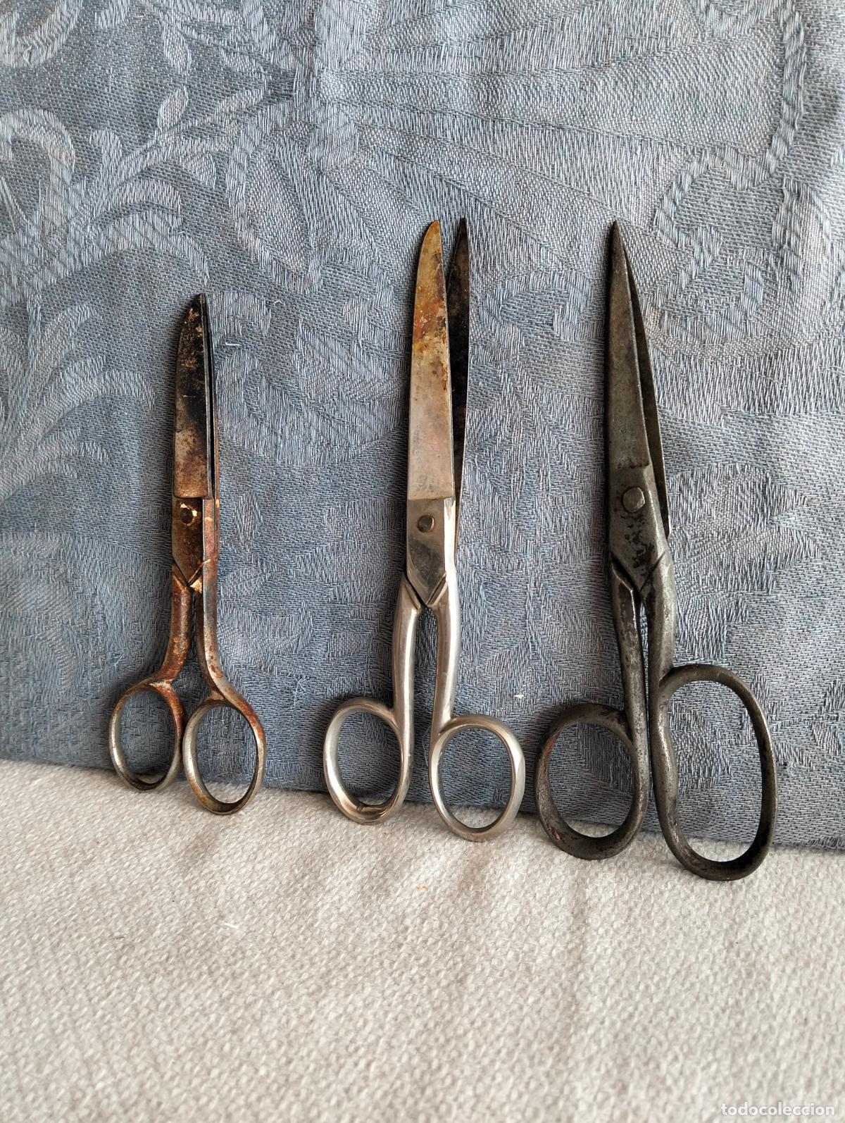 Antig&uuml;edades: Lote 3 tijeras antiguas de metal color plateado tijeritas para coser bordar costura usada a&ntilde;os 50-60
