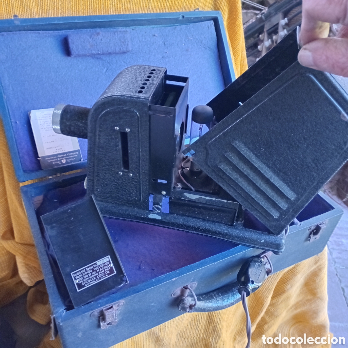 Antig&uuml;edades: LINTERNA MAGICA EN SU ESTUCHE ORIGINAL 110 VOLT TIENE LA,LAMPARA