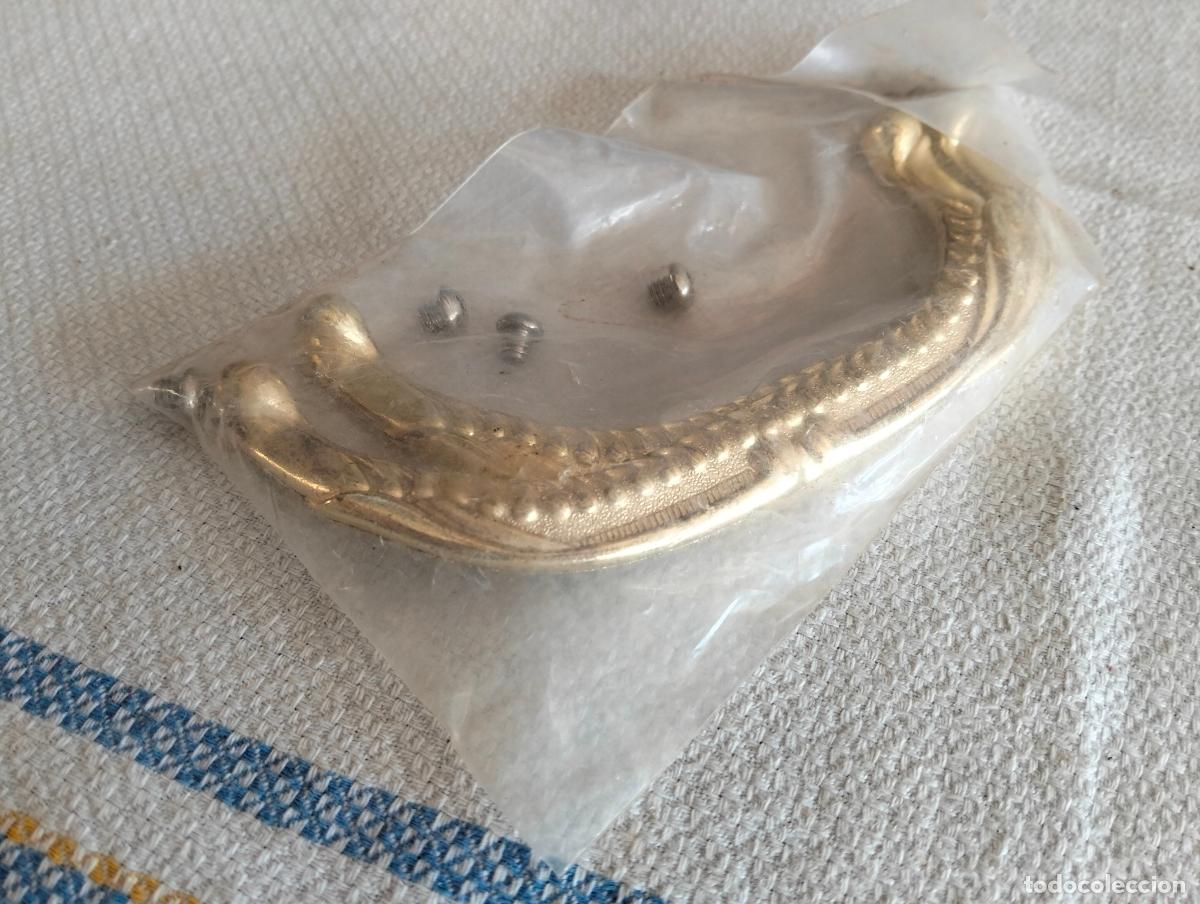 Antig&uuml;edades: Pareja de tiradores vintage a estrenar o de recambio repuesto a&ntilde;os 70-80 color dorado