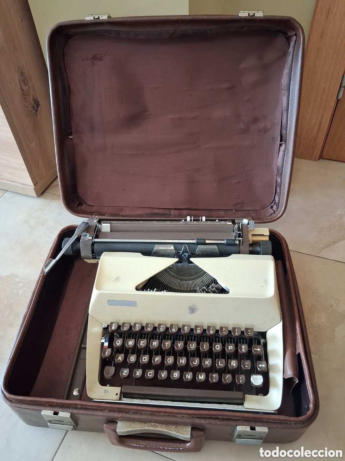 Antig&uuml;edades: M&Aacute;QUINA DE ESCRIBIR ANTIGUA