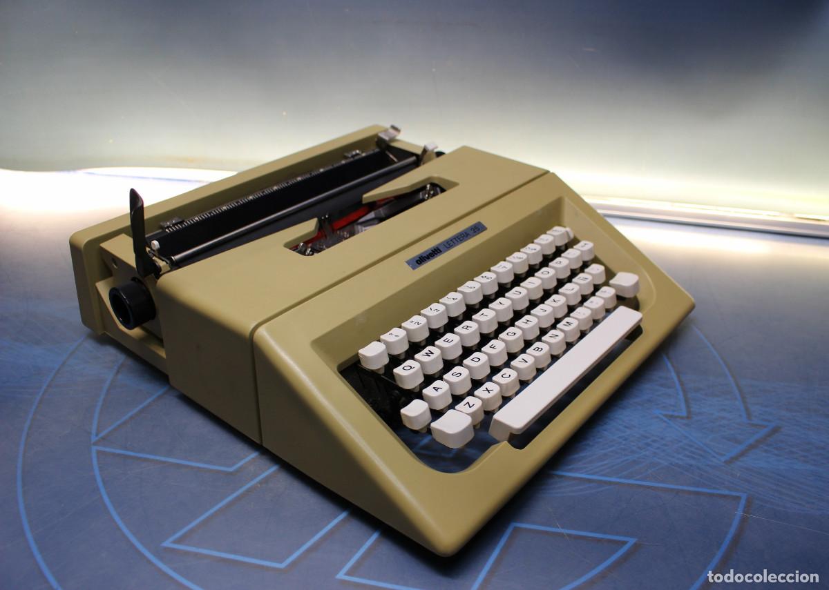 Antig&uuml;edades: M&aacute;quina de escribir Olivetti Lettera 25. A&ntilde;os 70.