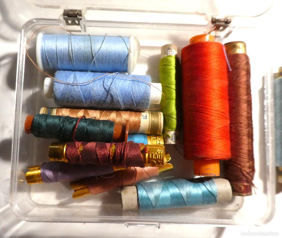 Antig&uuml;edades: Lote de hilos para coser y agujas variadas - Foto 2