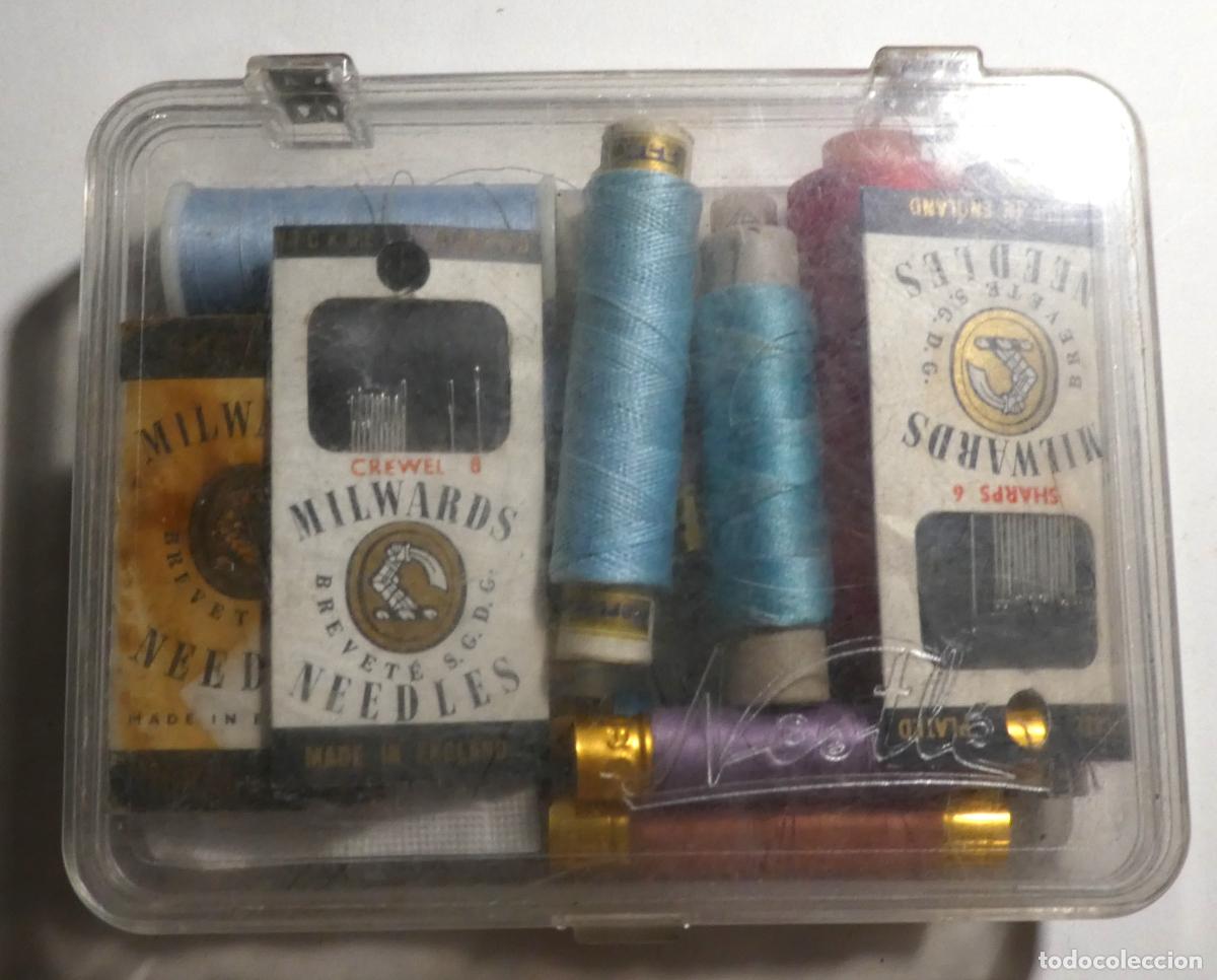 Antig&uuml;edades: Lote de hilos para coser y agujas variadas - Foto 1