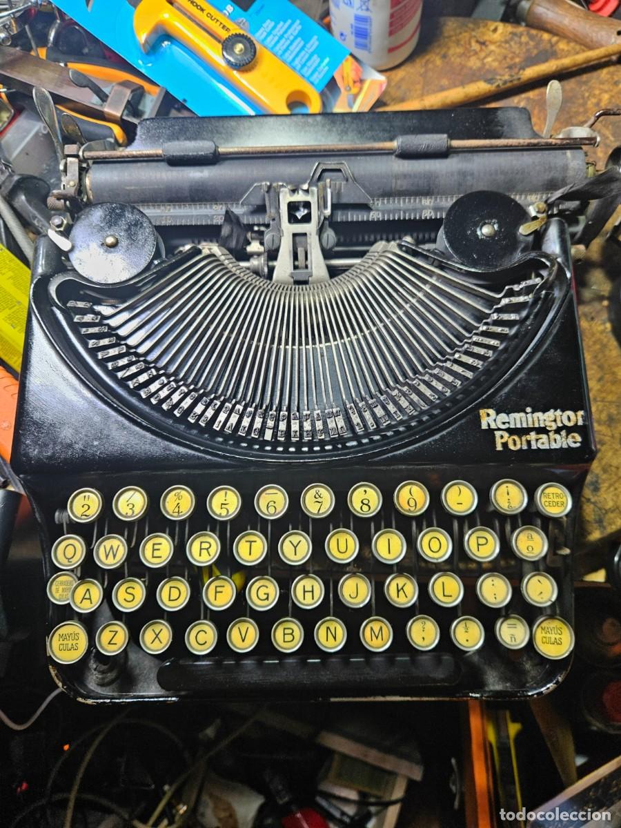 Antig&uuml;edades: M&Aacute;QUINA DE ESCRIBIR OLIVETTI REMINGTON PORTABLE