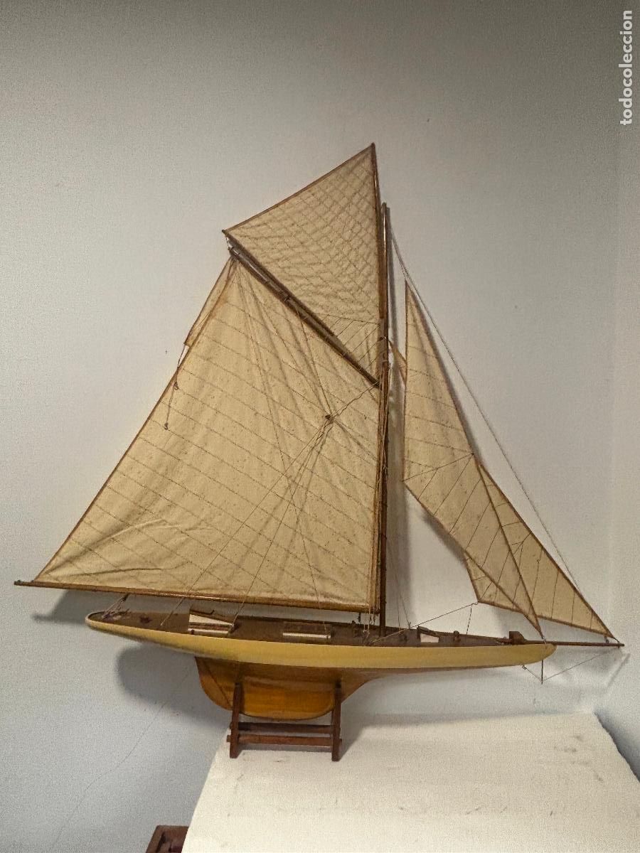 Antig&uuml;edades: Maqueta velero 1930s. Dimensiones: 120x120cm. aprox.