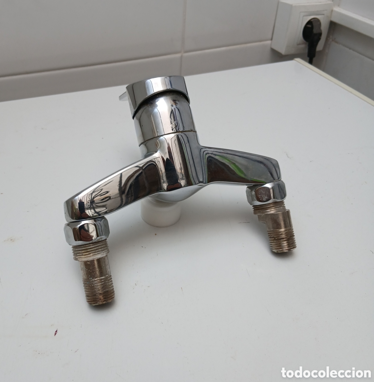 Antig&uuml;edades: Grifo ducha monomando ROCA, para pared - Foto 1