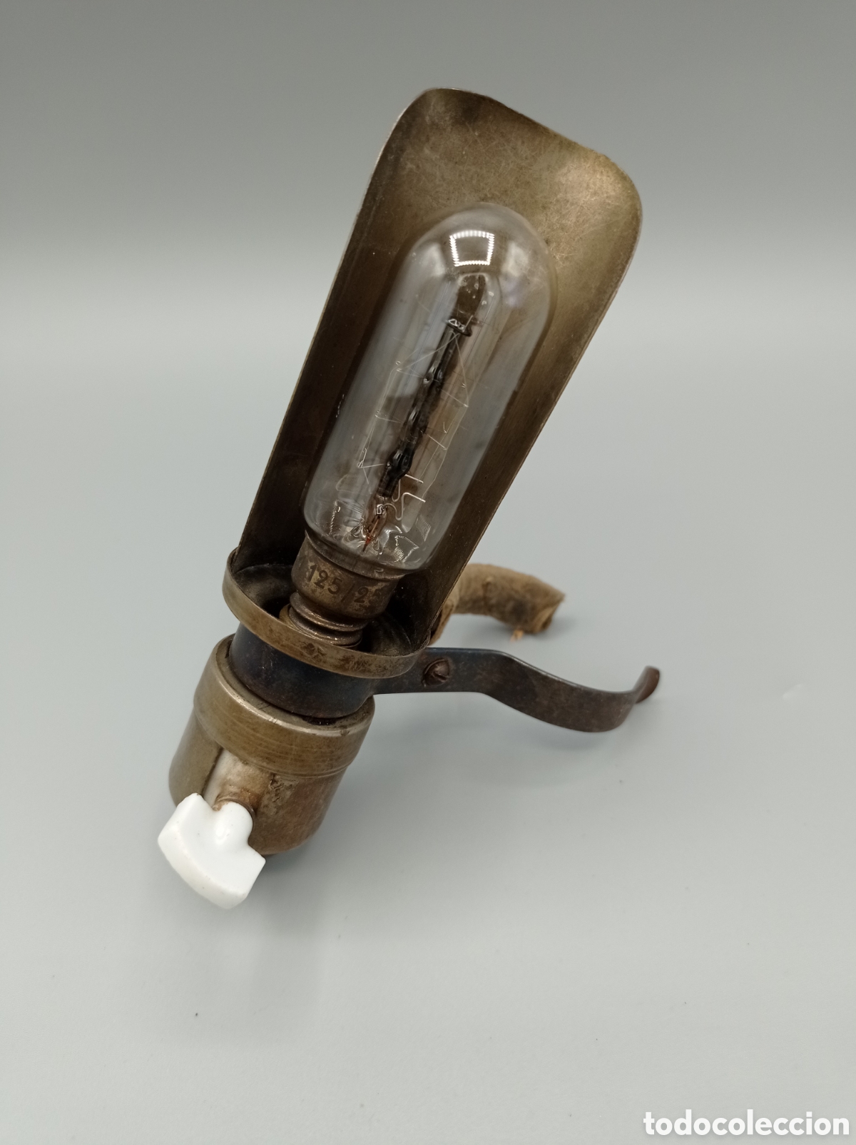 Antig&uuml;edades: Lampara o aplique de pinza para maquina de coser antigua. Universal
