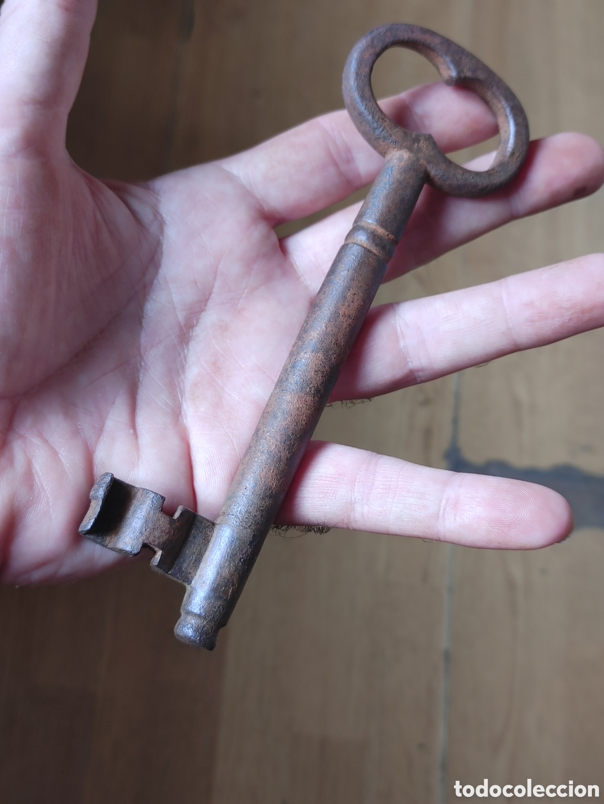Antig&uuml;edades: Bonita llave. En hierro forjado del siglo XIX.