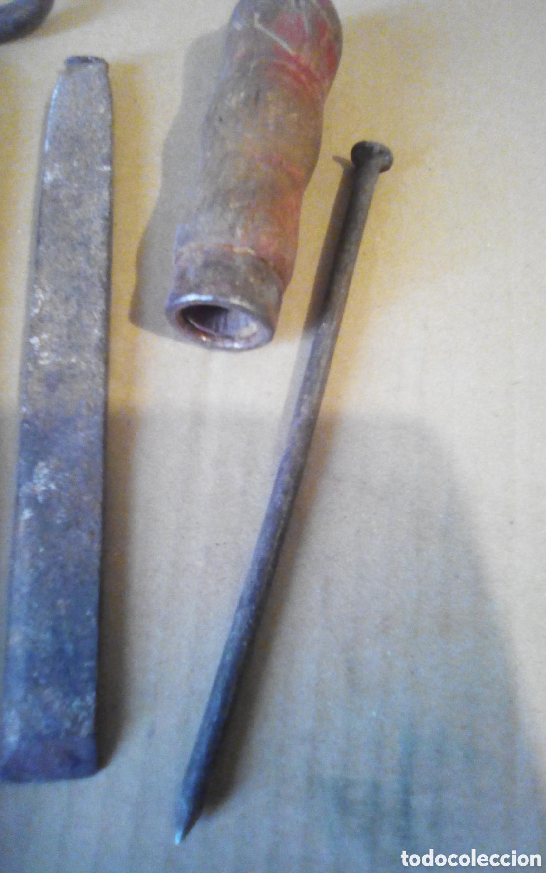 Antig&uuml;edades: Lote de herramientas r&uacute;sticas. Miden entre 10 y 25 cm. - Foto 4