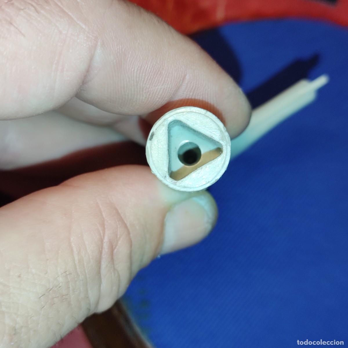 Antig&uuml;edades: Llave triangular de tapas de registros - Foto 3