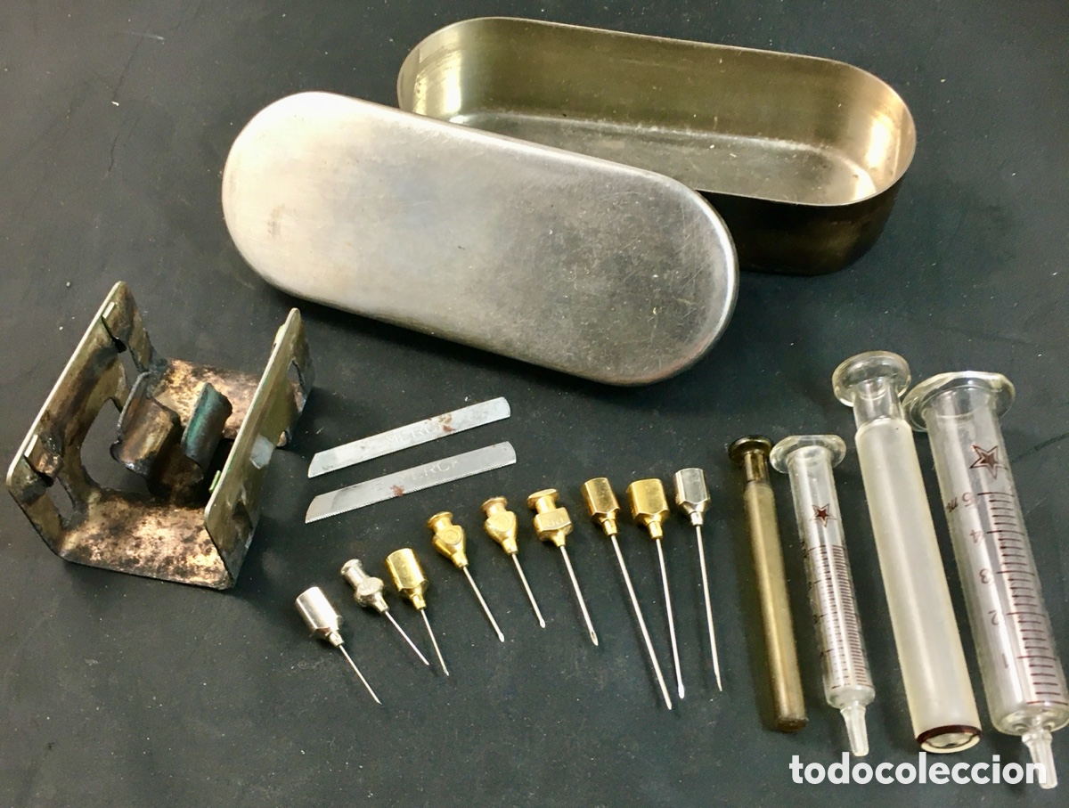 Antig&uuml;edades: Antiguo juego de esterilizaci&oacute;n e inyecci&oacute;n de practicante