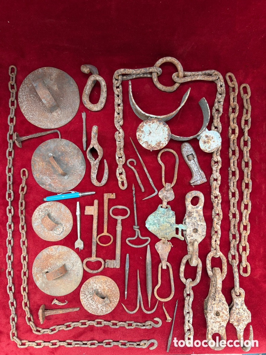 Antig&uuml;edades: Gran lote de material antiguo de forja,cadenas,herramientas,etc!