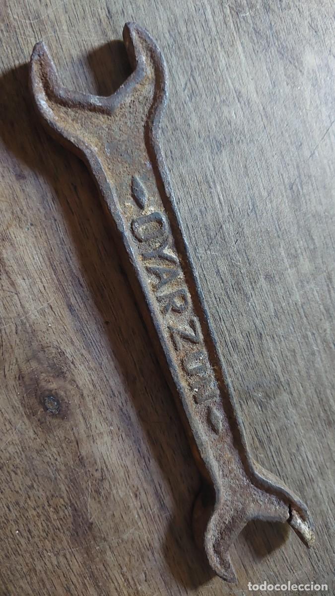 Antig&uuml;edades: Antigua llave de tuercas marca OYARZUN pais vasco
