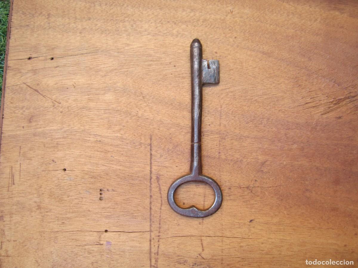 Antig&uuml;edades: Llave antigua grande de hierro forjado, 18 cm.