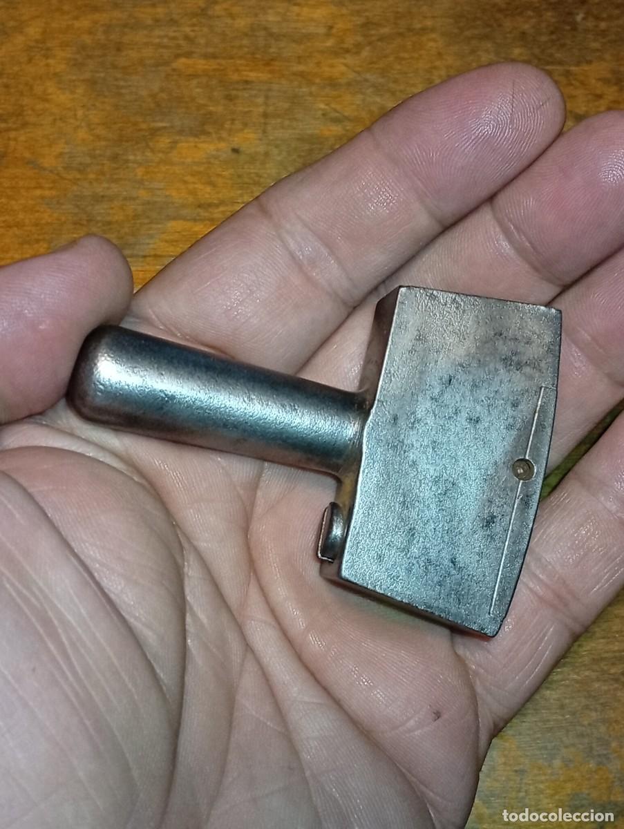 Antig&uuml;edades: Dificil cortador cristal vidrio peque&ntilde;o tama&ntilde;o todo metal martillo y rueda corte cristalero antiguo