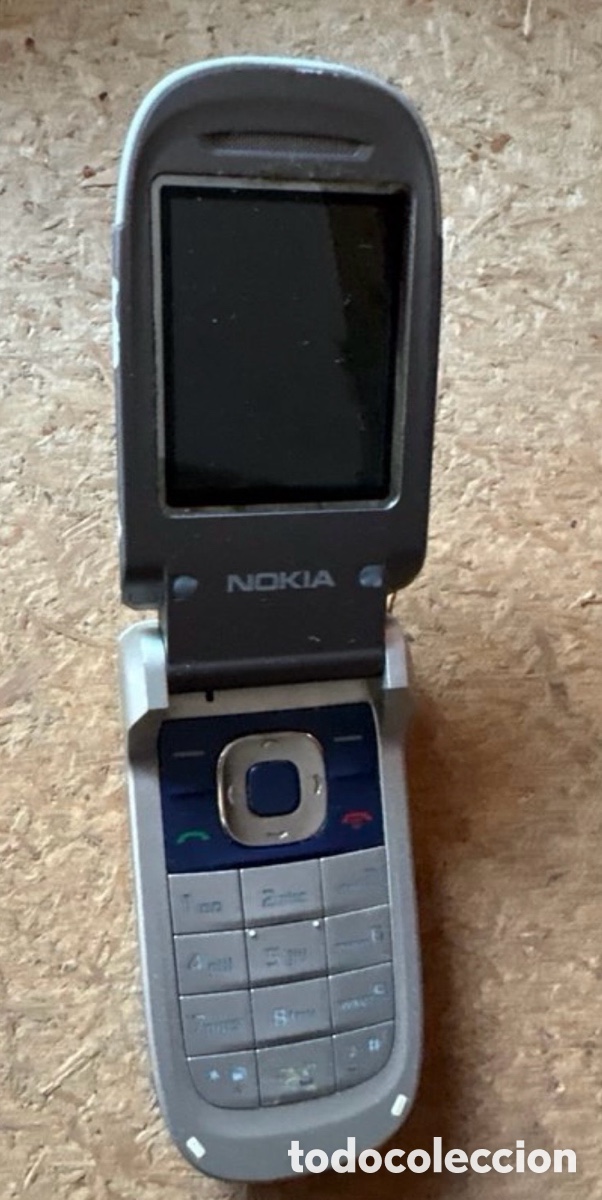 Tel&eacute;fonos: Tel&eacute;fono M&oacute;vil Nokia Flip Retro Gris - Foto 2