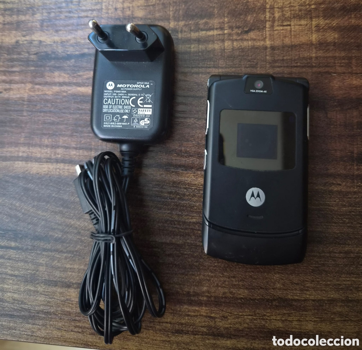 Tel&eacute;fonos: M&Oacute;VIL MOTOROLA RAZR V3 NEGRO VINTAGE | CON CARGADOR Y BATER&Iacute;A | &iexcl;ENV&Iacute;O GRATIS Y SE ACEPTAN OFERTAS!
