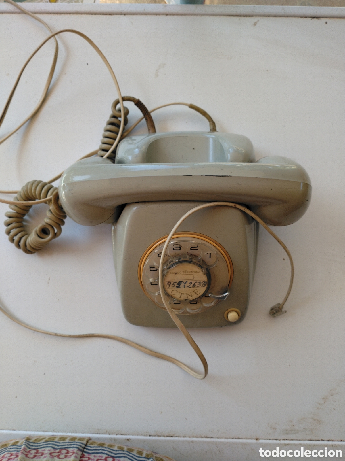Tel&eacute;fonos: ANTIGUO TELEFONO HERALDO - CTNE - TELEFONICA ESPA&Ntilde;A - CON BOTON - VER FOTOS.